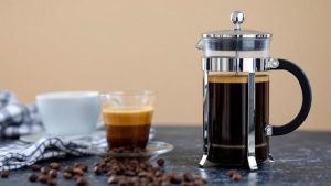 приготовление кофе в Френч-прессе