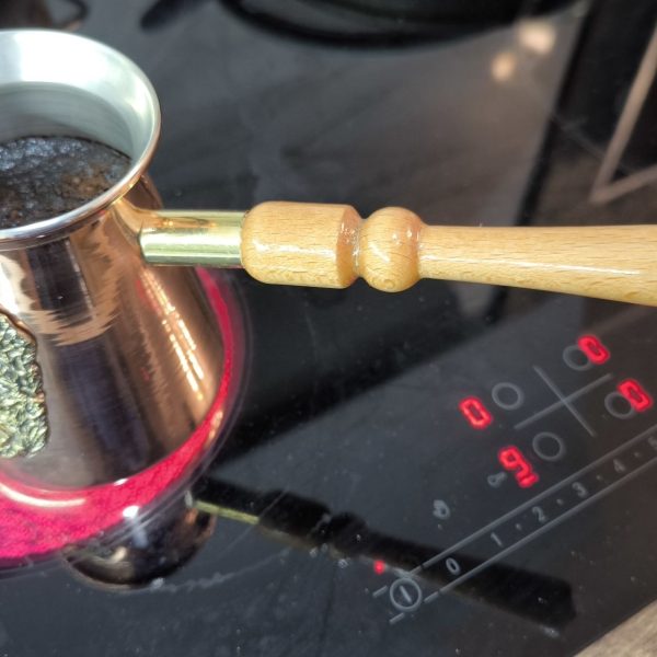 Приготовление кофе в турке